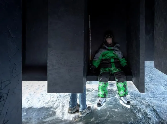 BIM Architecture | Hovering in mid air, mysterious square box/NAICE