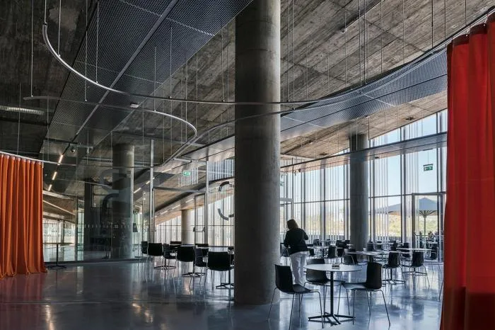 BIM architecture | Sculptures hollowed out and dancing: Seville New Cultural Center/V á zquez Consuegra