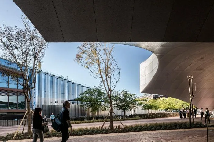 BIM architecture | Sculptures hollowed out and dancing: Seville New Cultural Center/V á zquez Consuegra