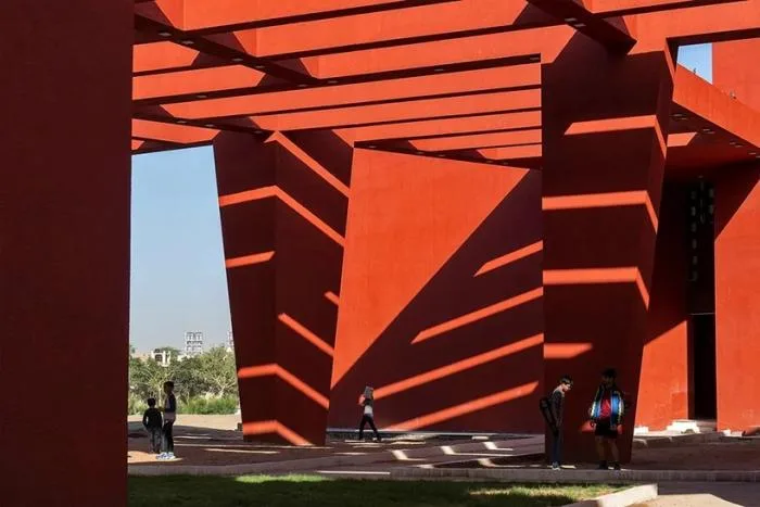 BIM Architecture | Passionate Strike from Fire Red: Campus Under the Shade of Angular Grid Beams/Sanjay Puri