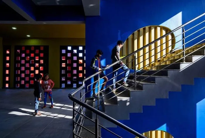 BIM Architecture | Passionate Strike from Fire Red: Campus Under the Shade of Angular Grid Beams/Sanjay Puri
