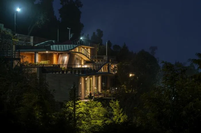 BIM Architecture | Amidst the roughness, tranquil retreat, Himalayan hill hut/Ant Studio
