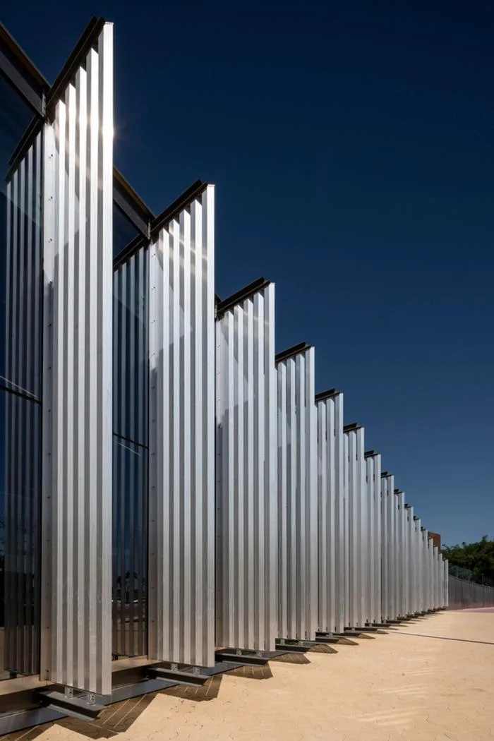 BIM architecture | Sculptures hollowed out and dancing: Seville New Cultural Center/V á zquez Consuegra