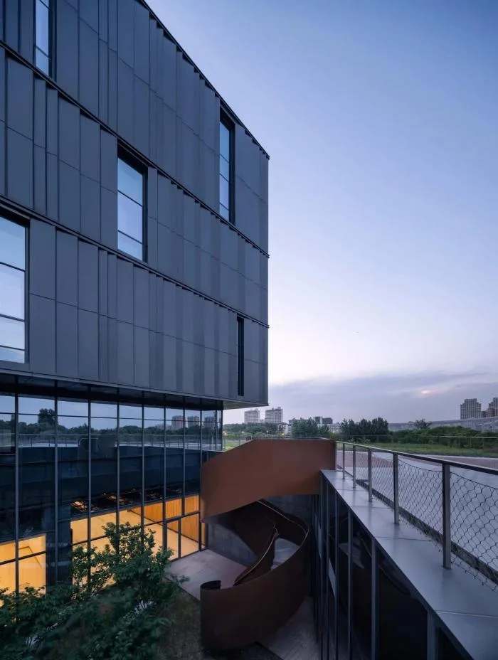BIM Architecture | Like a Giant Stone Rising from the Site - Qingpu District Archives/UDG Joint Creation Design
