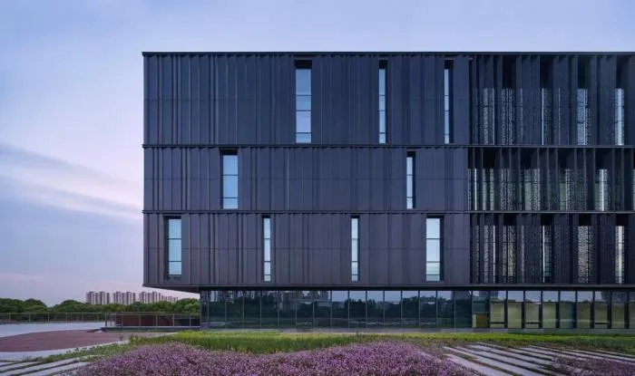 BIM Architecture | Like a Giant Stone Rising from the Site - Qingpu District Archives/UDG Joint Creation Design