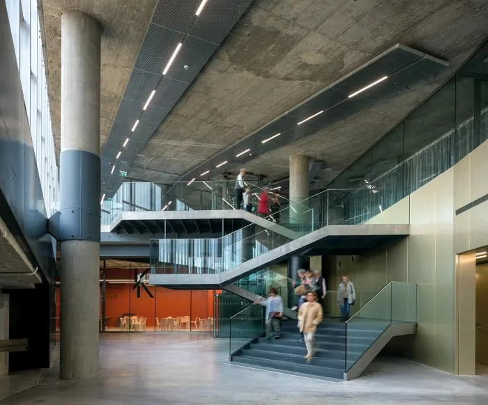 BIM architecture | Sculptures hollowed out and dancing: Seville New Cultural Center/V á zquez Consuegra
