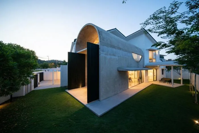BIM Architecture | Simple yet Bold, the Small Freshness of Concrete Arched Tubes: Bewboc Residence/Fabian Tan