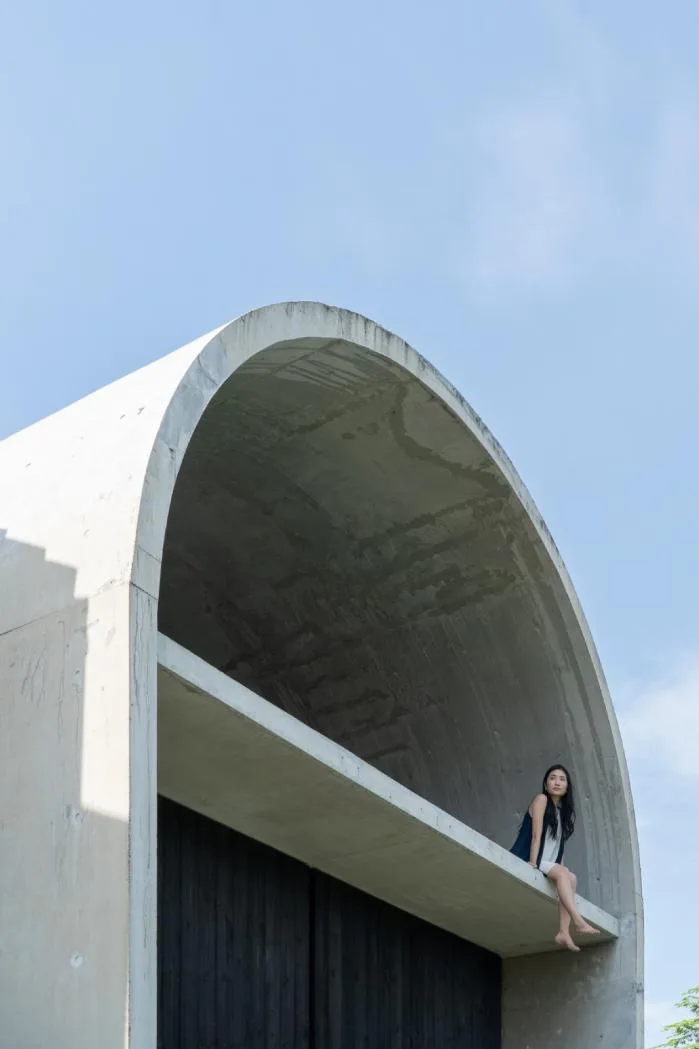 BIM Architecture | Simple yet Bold, the Small Freshness of Concrete Arched Tubes: Bewboc Residence/Fabian Tan
