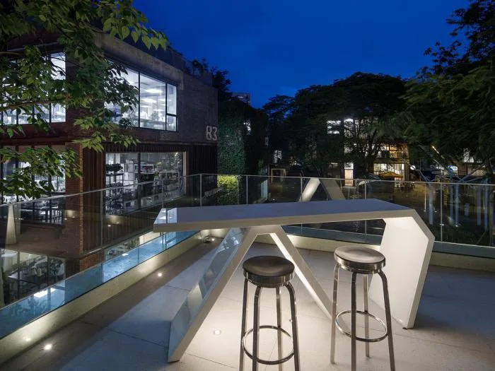 BIM Architecture | Hidden in the Heart of the City, Guangzhou's Old Buildings Transform into Fashionable Office Spaces/In Space Design
