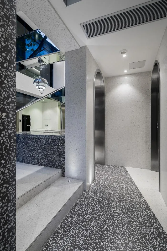 BIM Architecture | Hidden in the Heart of the City, Guangzhou's Old Buildings Transform into Fashionable Office Spaces/In Space Design