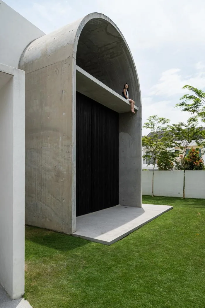 BIM Architecture | Simple yet Bold, the Small Freshness of Concrete Arched Tubes: Bewboc Residence/Fabian Tan