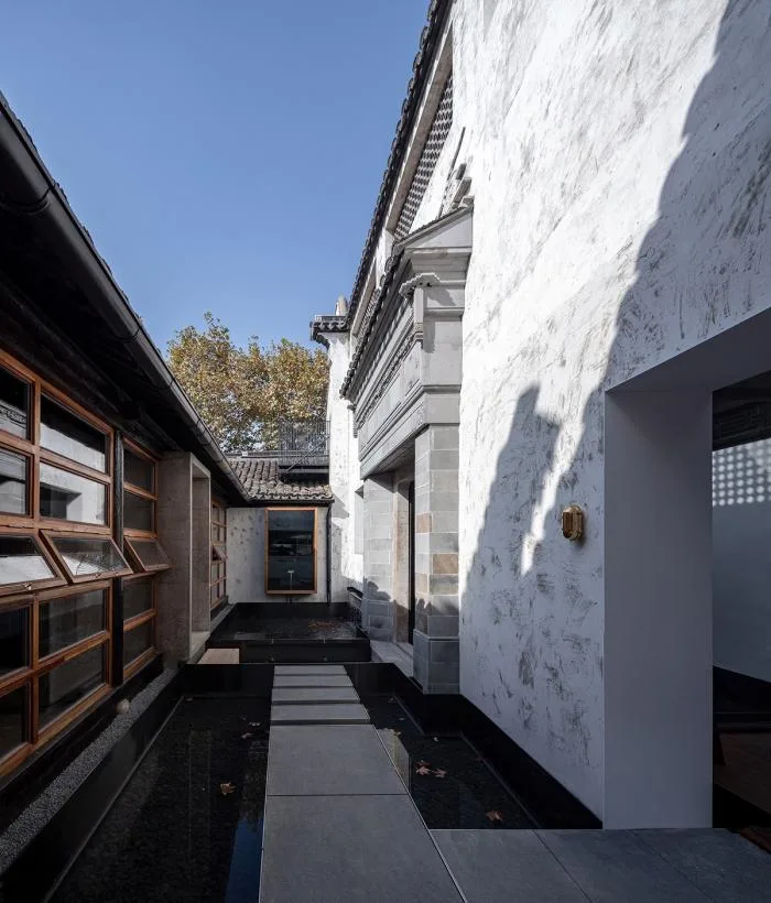BIM architecture | Creating a modern and warm space under white walls and black tiles, Zhishe Nanchan Guanshui Hotel/Benzhe Architecture