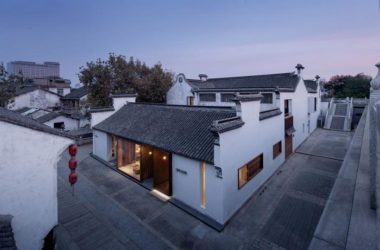 BIM Architecture: Designing a Modern, Cozy Space with White Walls and Black Tiles at Zhishe Nanchan Guanshui Hotel by Benzhe Architecture-BIM WORLD