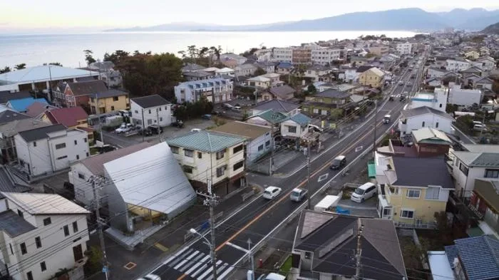 BIM Architecture | 3D Composition of Sloping Roofs and Diagonal Exhibition Walls: Japan 8.5 Residential/DOG
