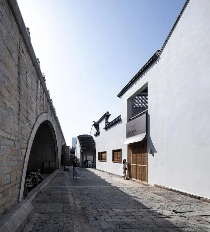 BIM architecture | Creating a modern and warm space under white walls and black tiles, Zhishe Nanchan Guanshui Hotel/Benzhe Architecture