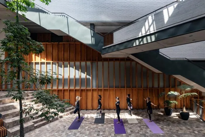 BIM Architecture | Transparent Breathing Under the Surface: Ecuador Natural Building