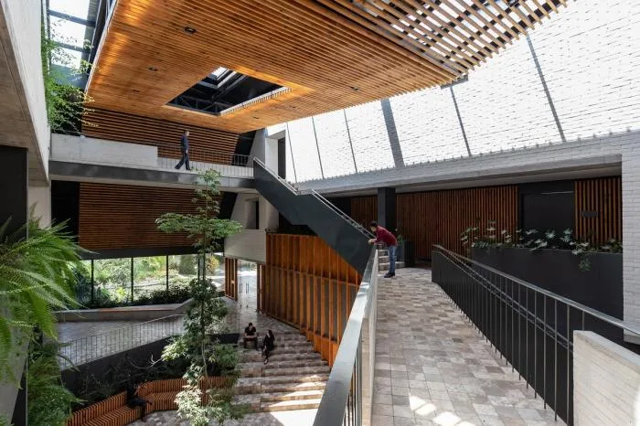 BIM Architecture | Transparent Breathing Under the Surface: Ecuador Natural Building