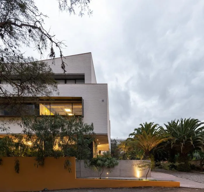 BIM Architecture | Transparent Breathing Under the Surface: Ecuador Natural Building