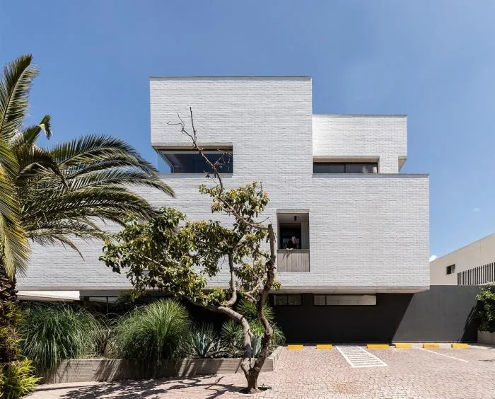 BIM Architecture | Transparent Breathing Under the Surface: Ecuador Natural Building
