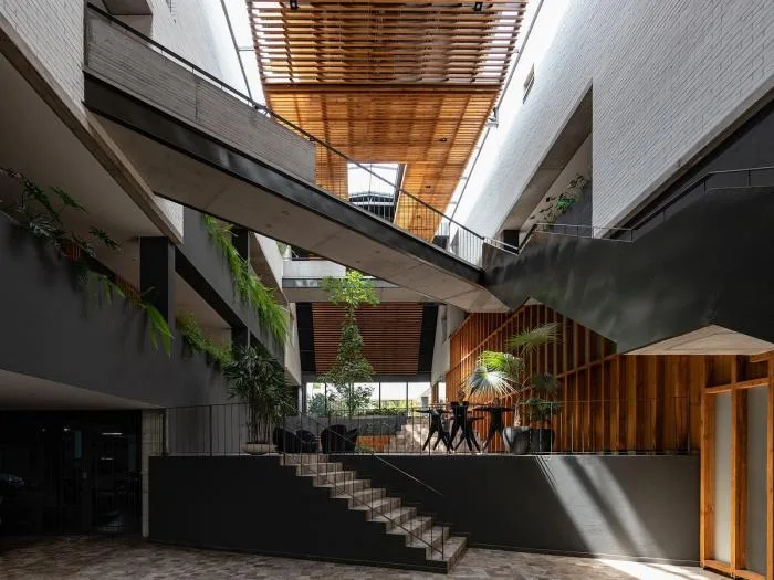 BIM Architecture | Transparent Breathing Under the Surface: Ecuador Natural Building