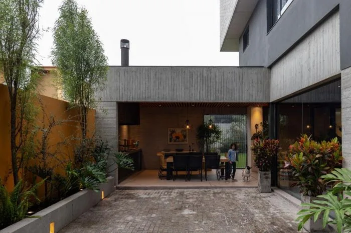 BIM Architecture | Transparent Breathing Under the Surface: Ecuador Natural Building