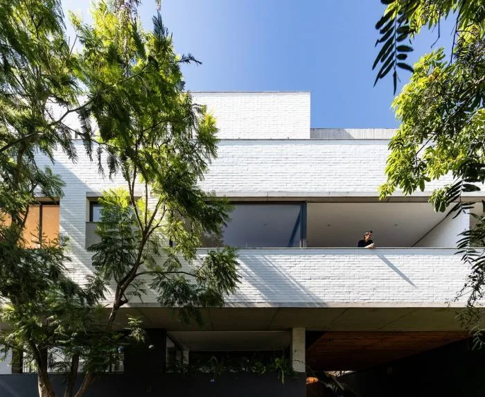 BIM Architecture | Transparent Breathing Under the Surface: Ecuador Natural Building