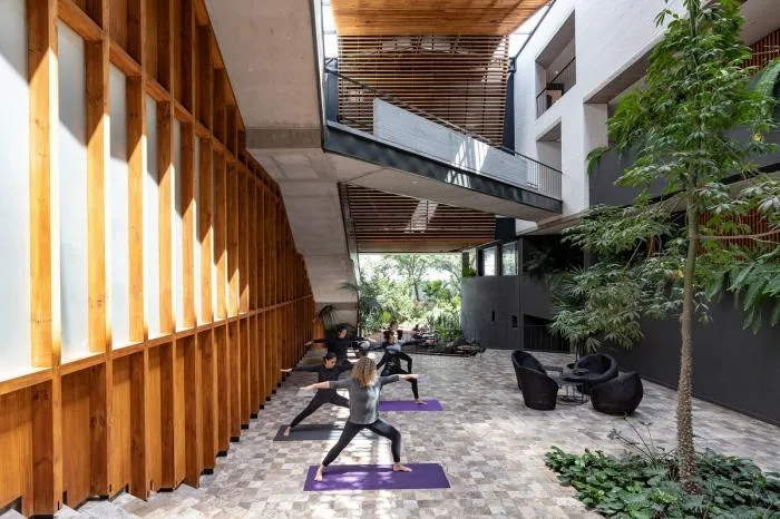 BIM Architecture | Transparent Breathing Under the Surface: Ecuador Natural Building