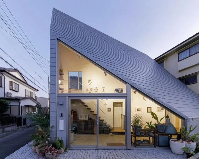 BIM Architecture | 3D Composition of Sloping Roofs and Diagonal Exhibition Walls: Japan 8.5 Residential/DOG