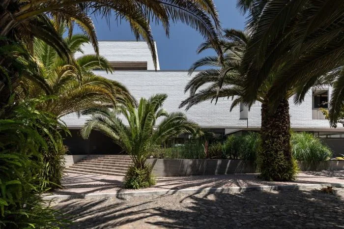 BIM Architecture | Transparent Breathing Under the Surface: Ecuador Natural Building