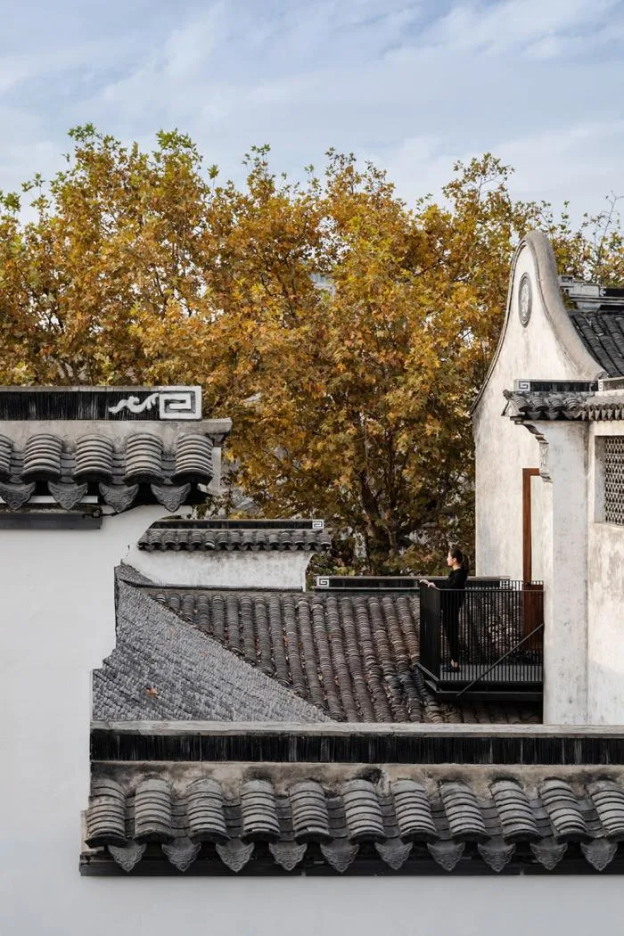 BIM architecture | Creating a modern and warm space under white walls and black tiles, Zhishe Nanchan Guanshui Hotel/Benzhe Architecture
