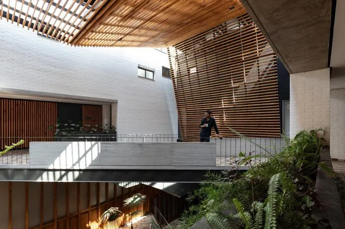 BIM Architecture | Transparent Breathing Under the Surface: Ecuador Natural Building
