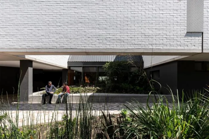 BIM Architecture | Transparent Breathing Under the Surface: Ecuador Natural Building
