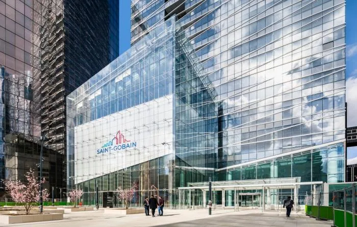 BIM architecture | A set of "crystals" that capture and scatter light - Saint Gobain headquarters office building