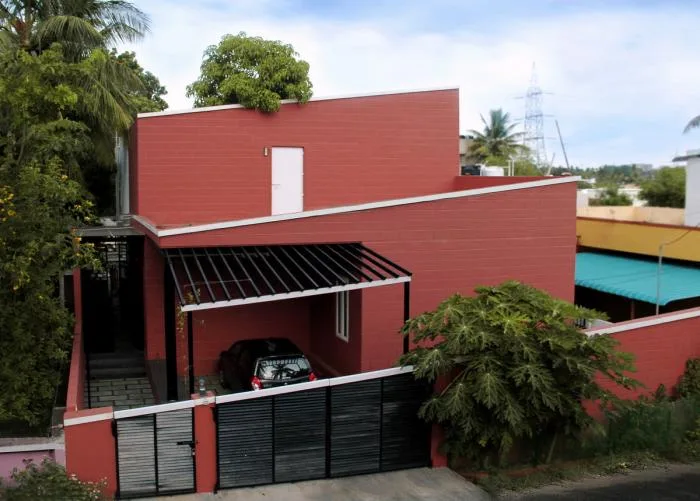 BIM architecture | solemn and transparent, elegant and natural - Indian red "treehouse"/PG Associates