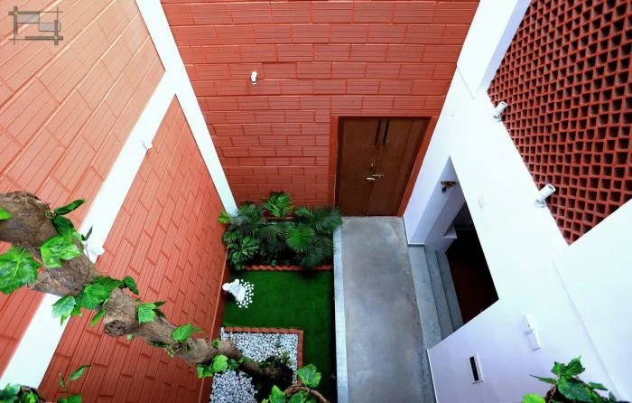 BIM architecture | solemn and transparent, elegant and natural - Indian red "treehouse"/PG Associates