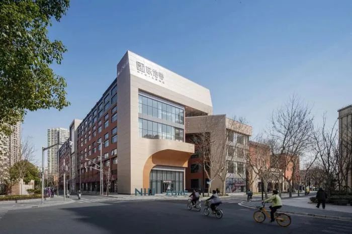 Urban Renewal | Integration and Symbiosis of Art, Commerce, and Space