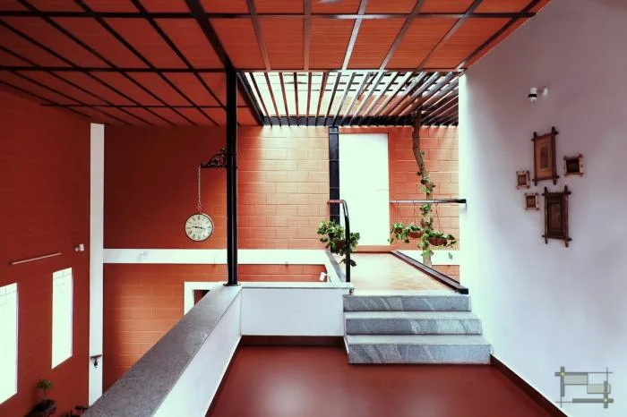 BIM architecture | solemn and transparent, elegant and natural - Indian red "treehouse"/PG Associates