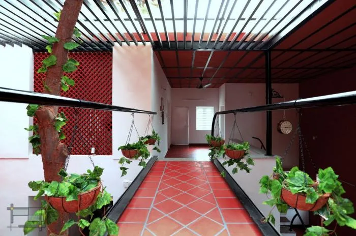BIM architecture | solemn and transparent, elegant and natural - Indian red "treehouse"/PG Associates