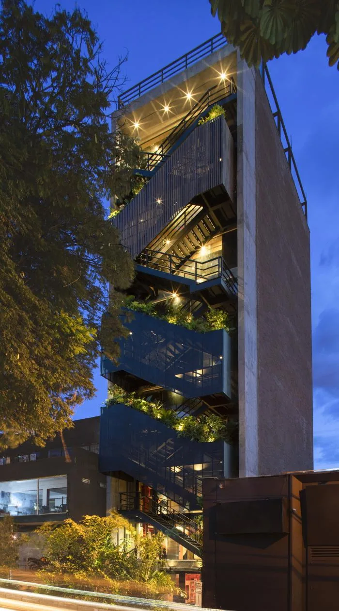 BIM Architecture | Aerial Stroll, Overlooking the City - Sommers Hotel
