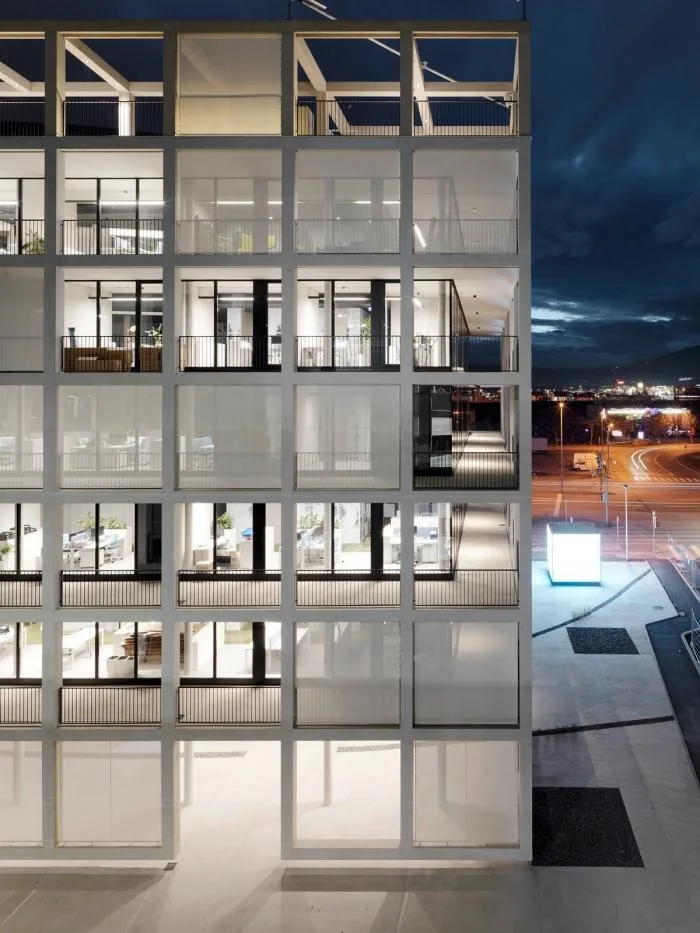 BIM Architecture | Outer Square and Inner Circle, Half Concealed Transparent Light and Shadow - C& P Company Headquarters