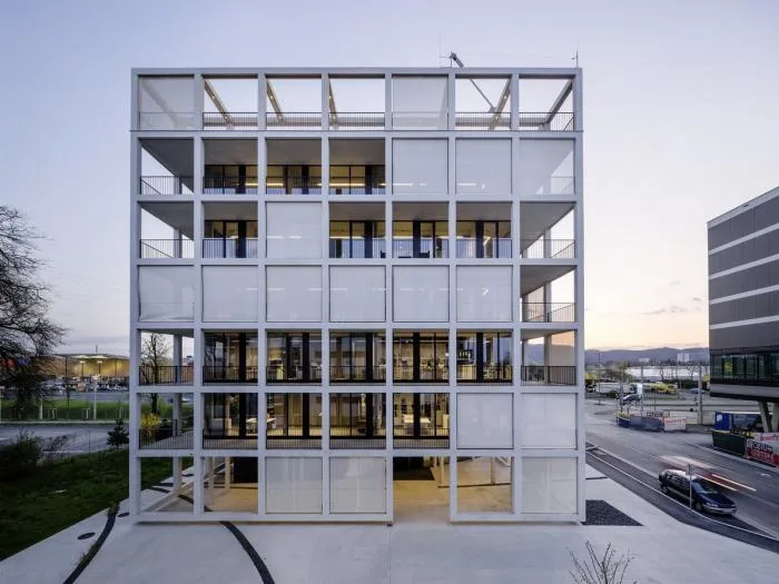 BIM Architecture | Outer Square and Inner Circle, Half Concealed Transparent Light and Shadow - C& P Company Headquarters