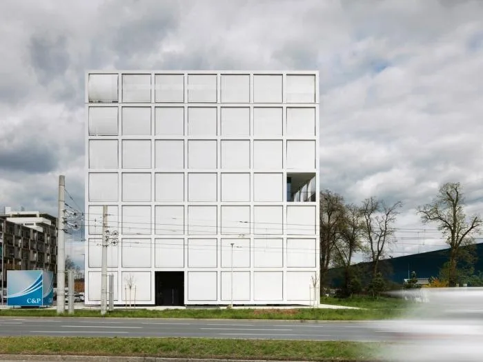 BIM Architecture | Outer Square and Inner Circle, Half Concealed Transparent Light and Shadow - C& P Company Headquarters