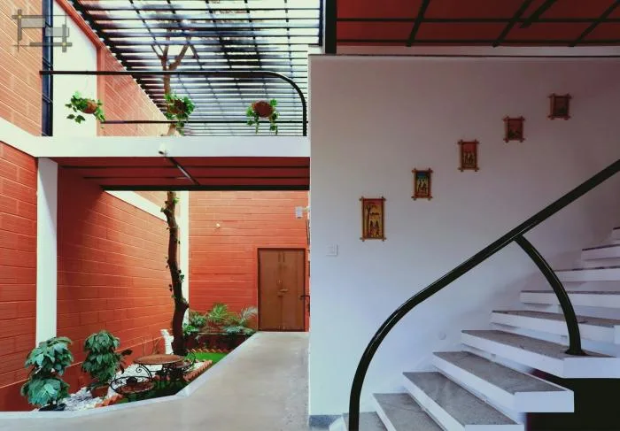 BIM architecture | solemn and transparent, elegant and natural - Indian red "treehouse"/PG Associates