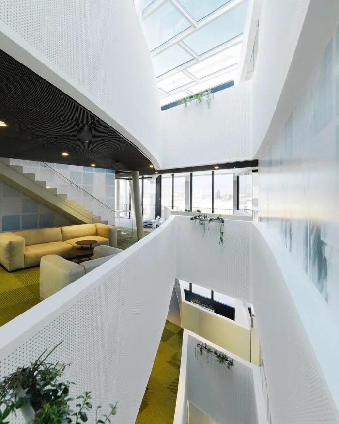 BIM Architecture | Outer Square and Inner Circle, Half Concealed Transparent Light and Shadow - C& P Company Headquarters
