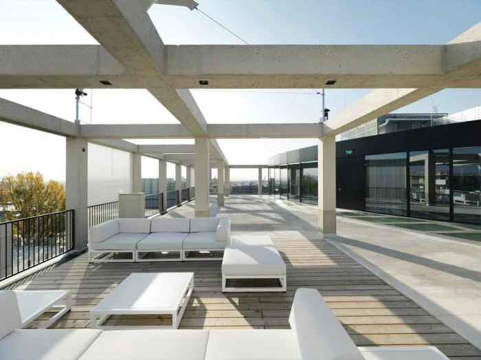 BIM Architecture | Outer Square and Inner Circle, Half Concealed Transparent Light and Shadow - C& P Company Headquarters