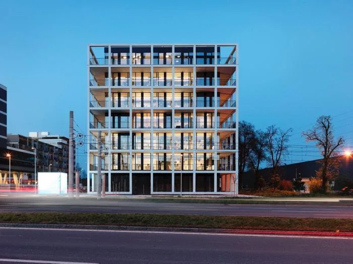 BIM Architecture | Outer Square and Inner Circle, Half Concealed Transparent Light and Shadow - C& P Company Headquarters