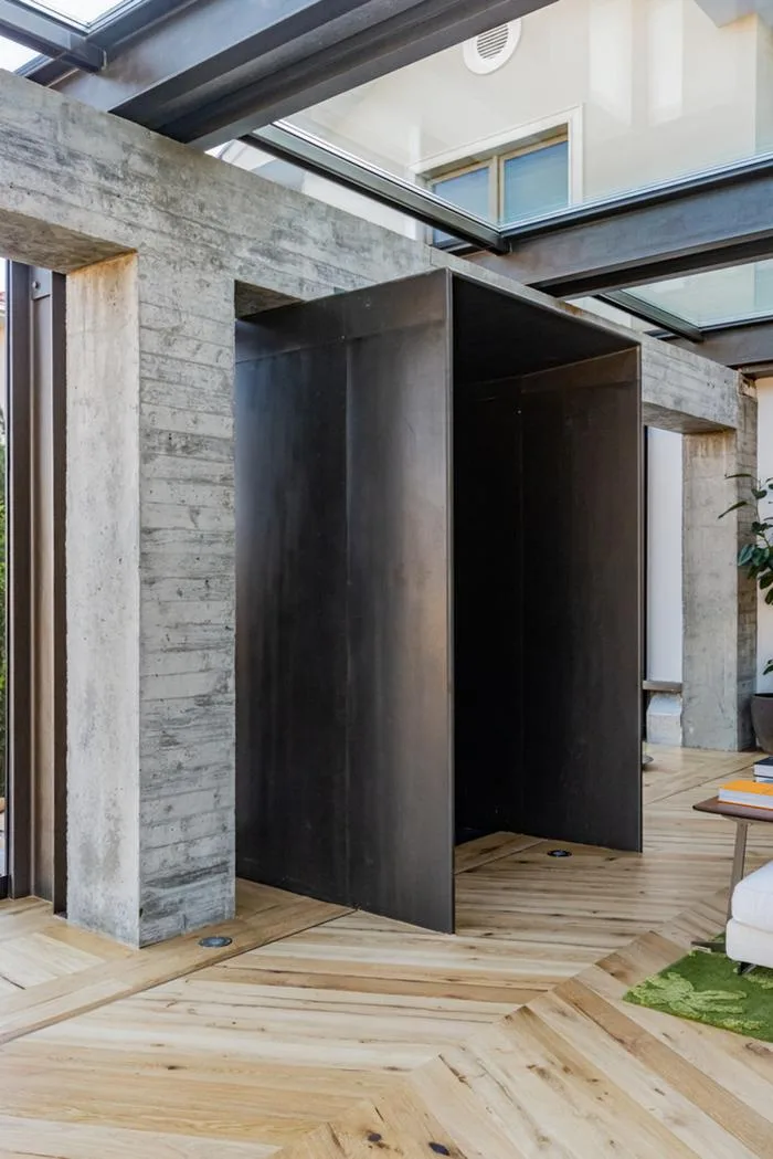 BIM Architecture | Dialogue with Concrete Columns - BM Kavana Residence