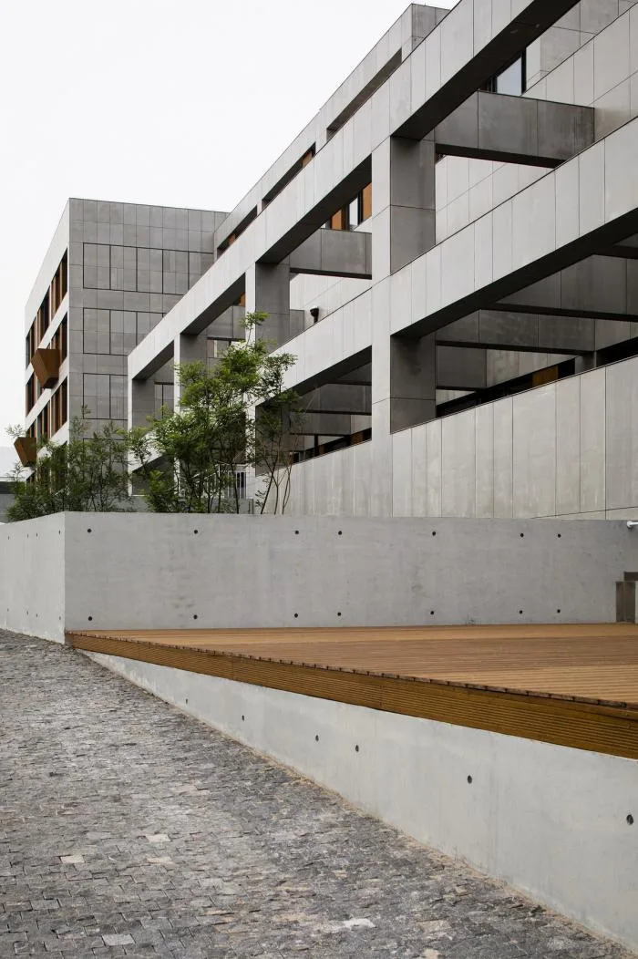 Plant growth courtyard © Peter Dixie (UK)/Luotang Architectural Photography