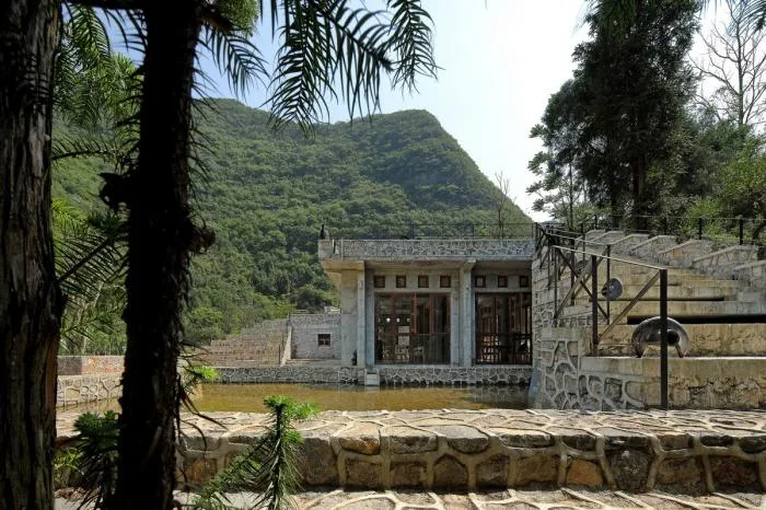 BIM Architecture | Giant Stone Creeping at the Foot of the Mountain: Louna Camping Service Center/Li Xinggang Studio