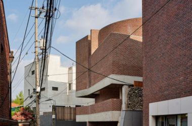 BIM Architecture: Exploring the Blend of Ritual and Play in Korea’s Back Alley Homes-BIM WORLD